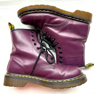 Burgundy smooth Dr. Martens Size US 6